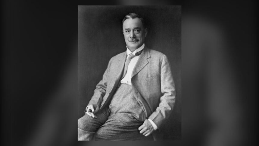 Black and white portrait of a seated man in a suit, Bob Edwards, editor of the Calgary Eye Opener