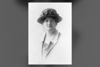 Black and white studio portrait of a woman in a brimmed hat, Nellie McClung
